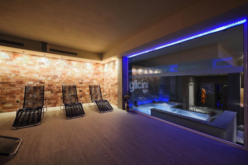 Hotel Villa Glicini Pinerolo ภายนอก รูปภาพ