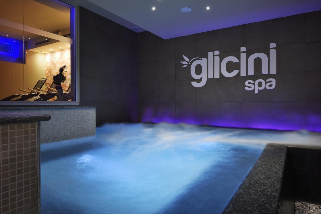 Hotel Villa Glicini Pinerolo ภายนอก รูปภาพ
